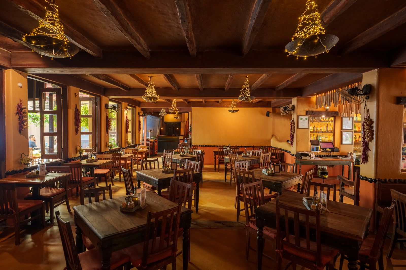 roadhouse cafe thamel